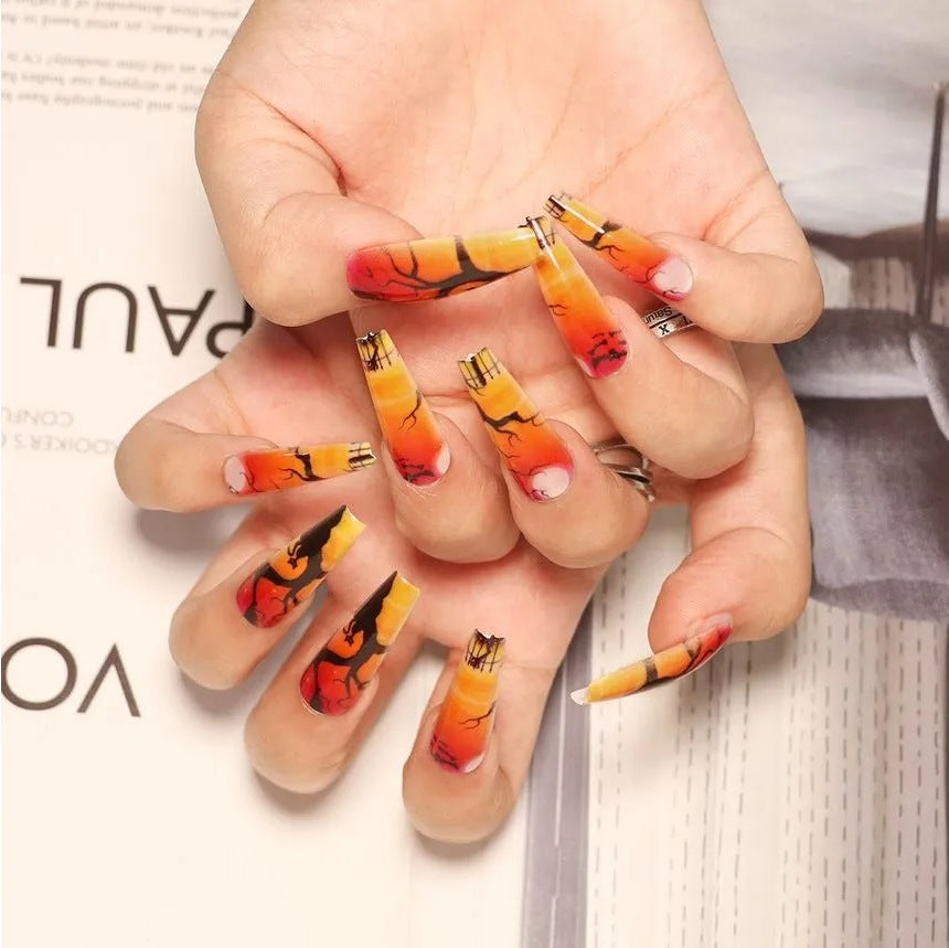 Künstlerisches Press-On Nageldesign mit Tropfeneffekt Brehn