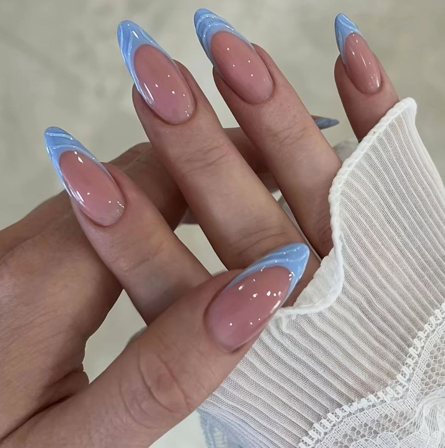 Kunstnagelset mit eleganten Ombre-Verläufen und modernen Spitzen Brehn