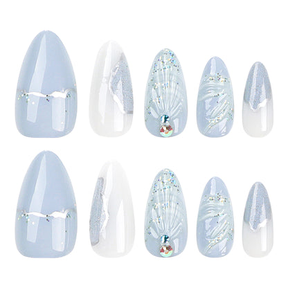 Kunstvolle Stiletto-Nägel mit eleganten Glitzer- und floralem Design Brehn