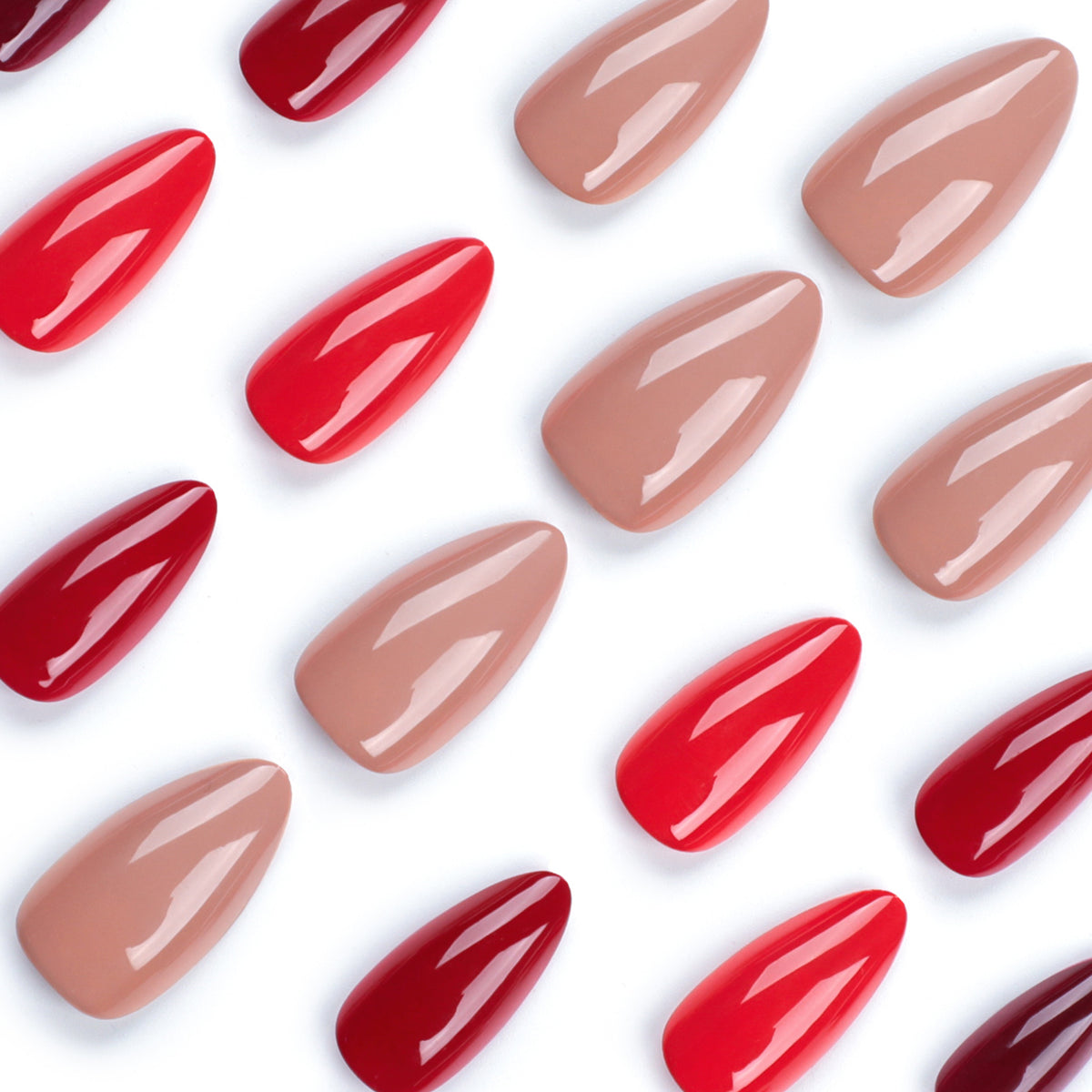Kunstvolle Nagelverlängerungen im eleganten Stiletto-Stil Brehn
