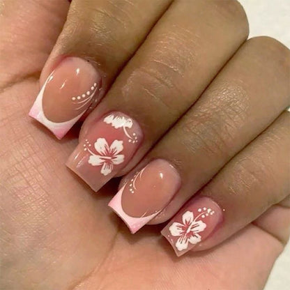 Kunstnagelset mit eleganten Blumen- und French-Spitzenmotiven Brehn