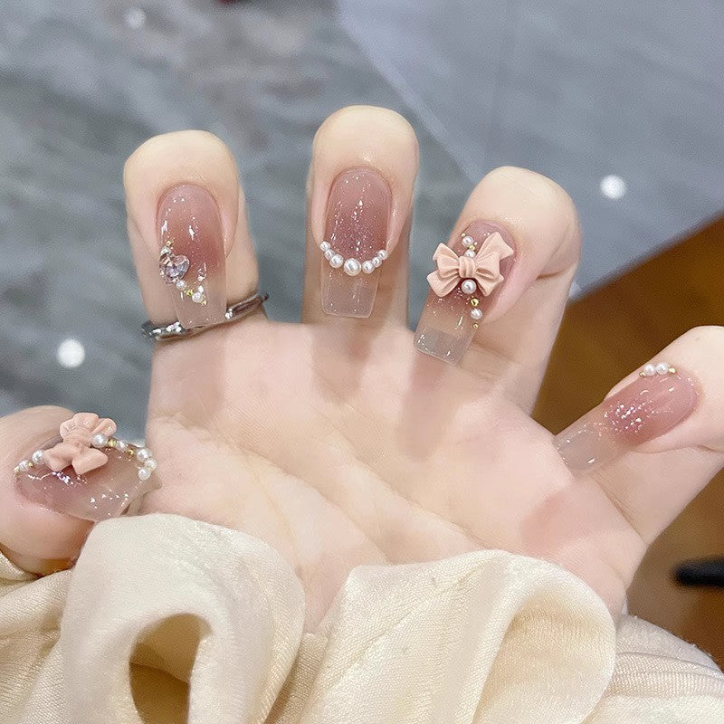 Glamouröse Kunstfingernägel mit Mond- und Sternmotiv Brehn