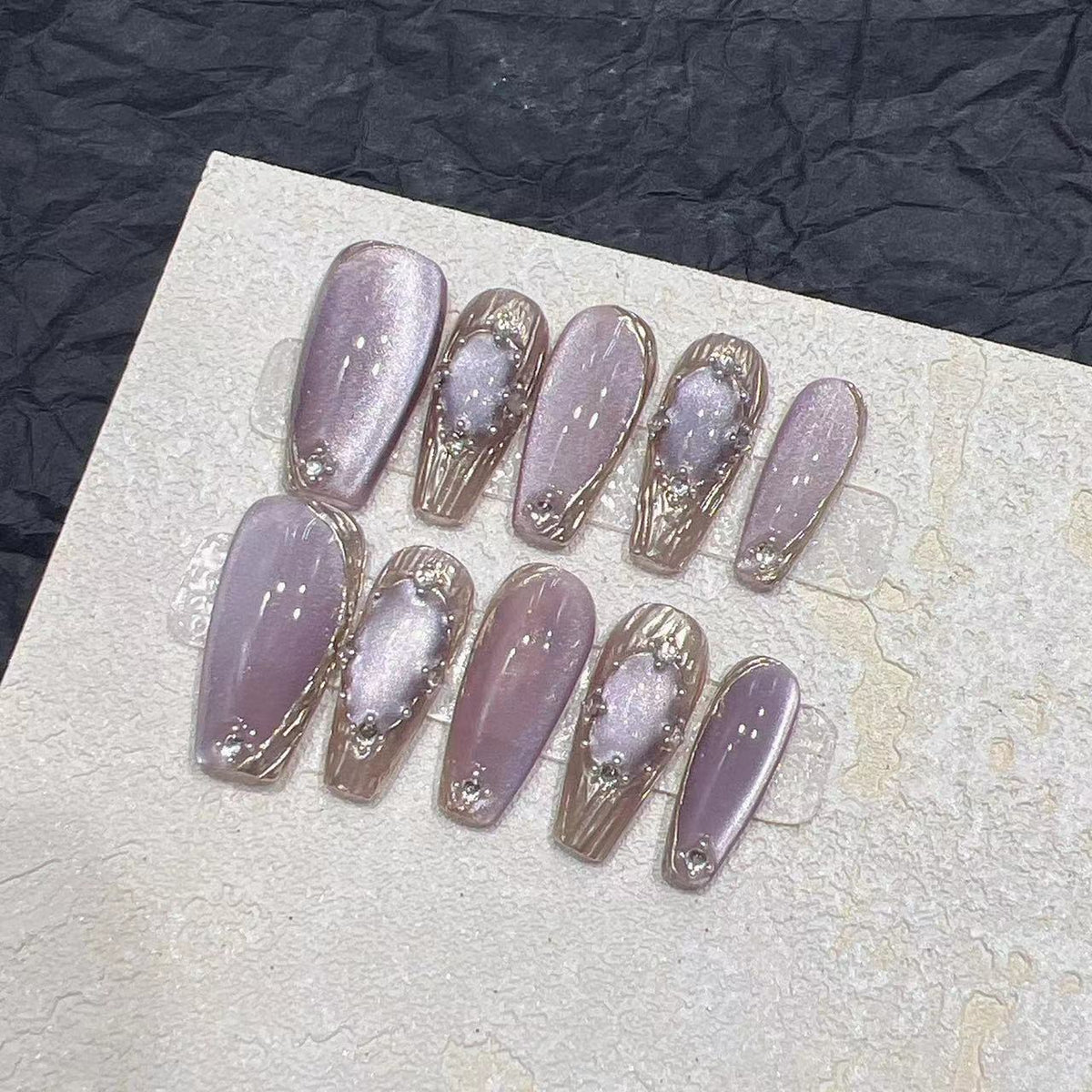 Künstlerische Press-On Nageldesigns Brehn