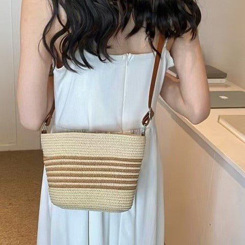 Trendige Sommerhandtasche Aus Geflochtenem Material Brehn