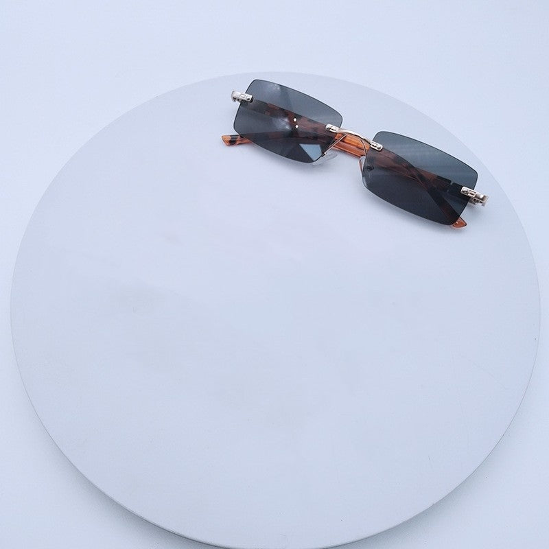 Damen modische rechteckige Sonnenbrille mit einzigartigem Gestaltungsmerkmal Brehn
