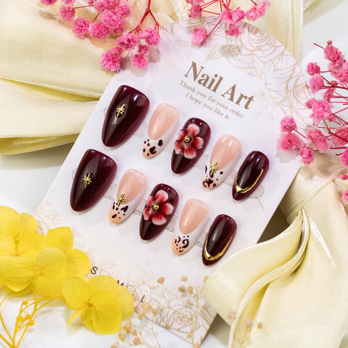 Kunstset für Aufklebenägel mit floralen und Leopardenakzenten