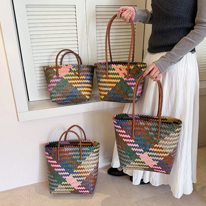Handgewebte mehrfarbige Strohtasche