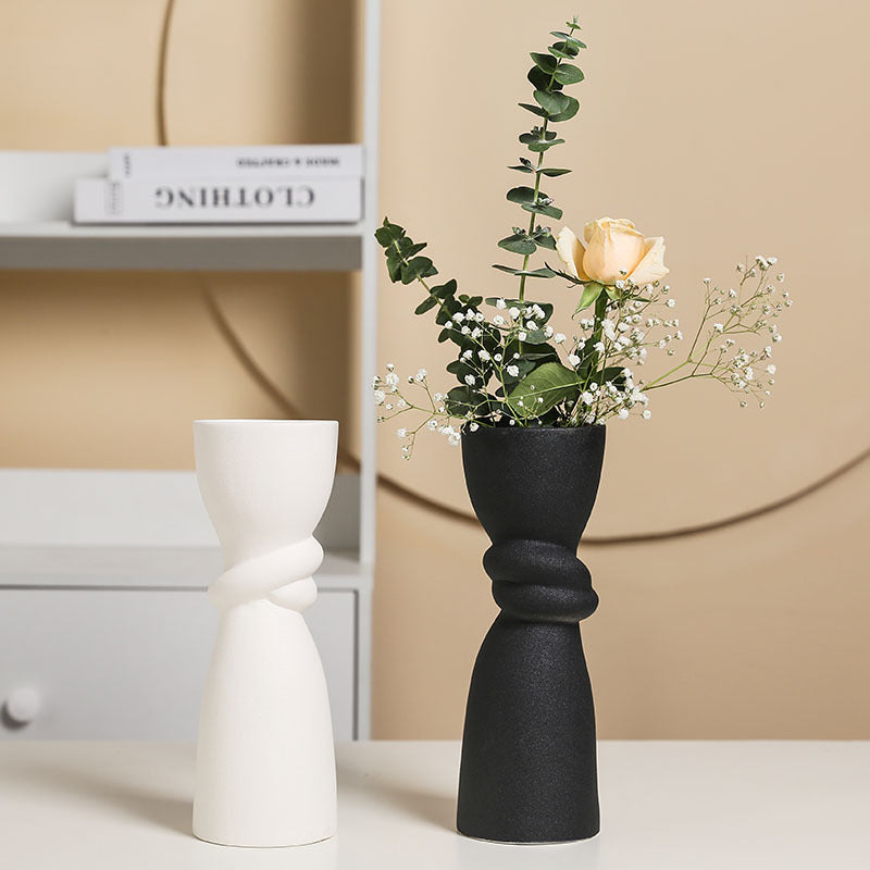 Elegante und zeitgenössische Keramikvase Brehn