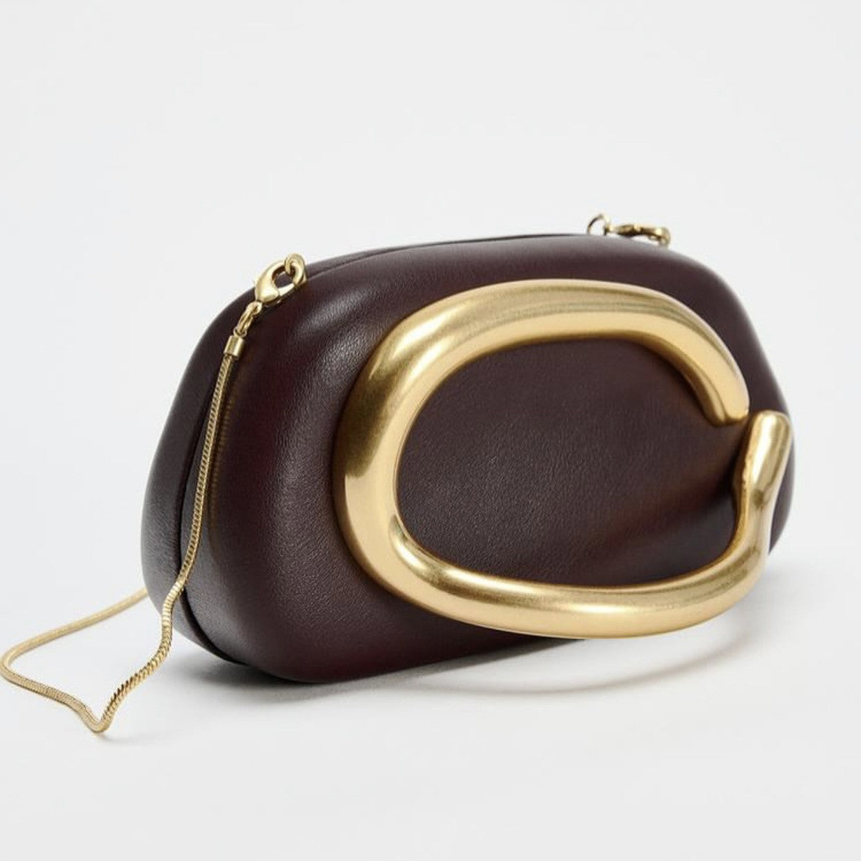 Statement Clutch mit skulpturalem Griff Brehn