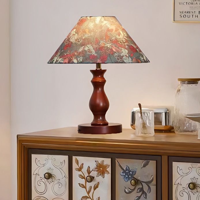 Klassische Holztischlampe