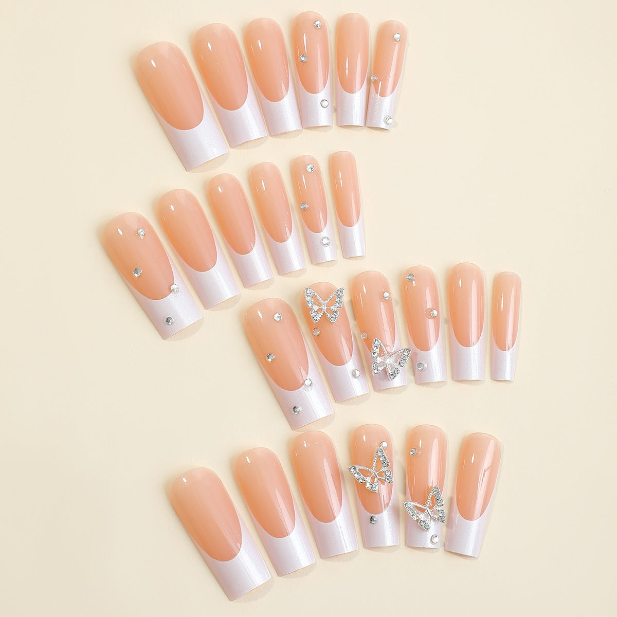 Kunstnagelset mit luxuriösem Glitzer und zarten Blumenmotiven Brehn