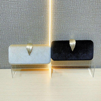 Elegante Clutch für den Abend mit Blatt-Akzent