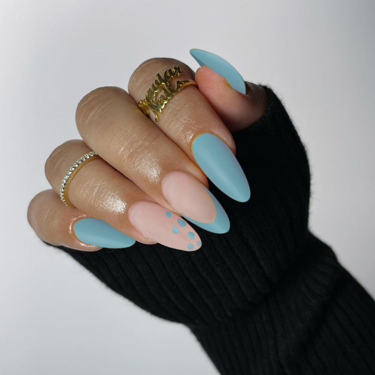 Künstlerisches Herz-Akzent Press-On Nagelset Brehn