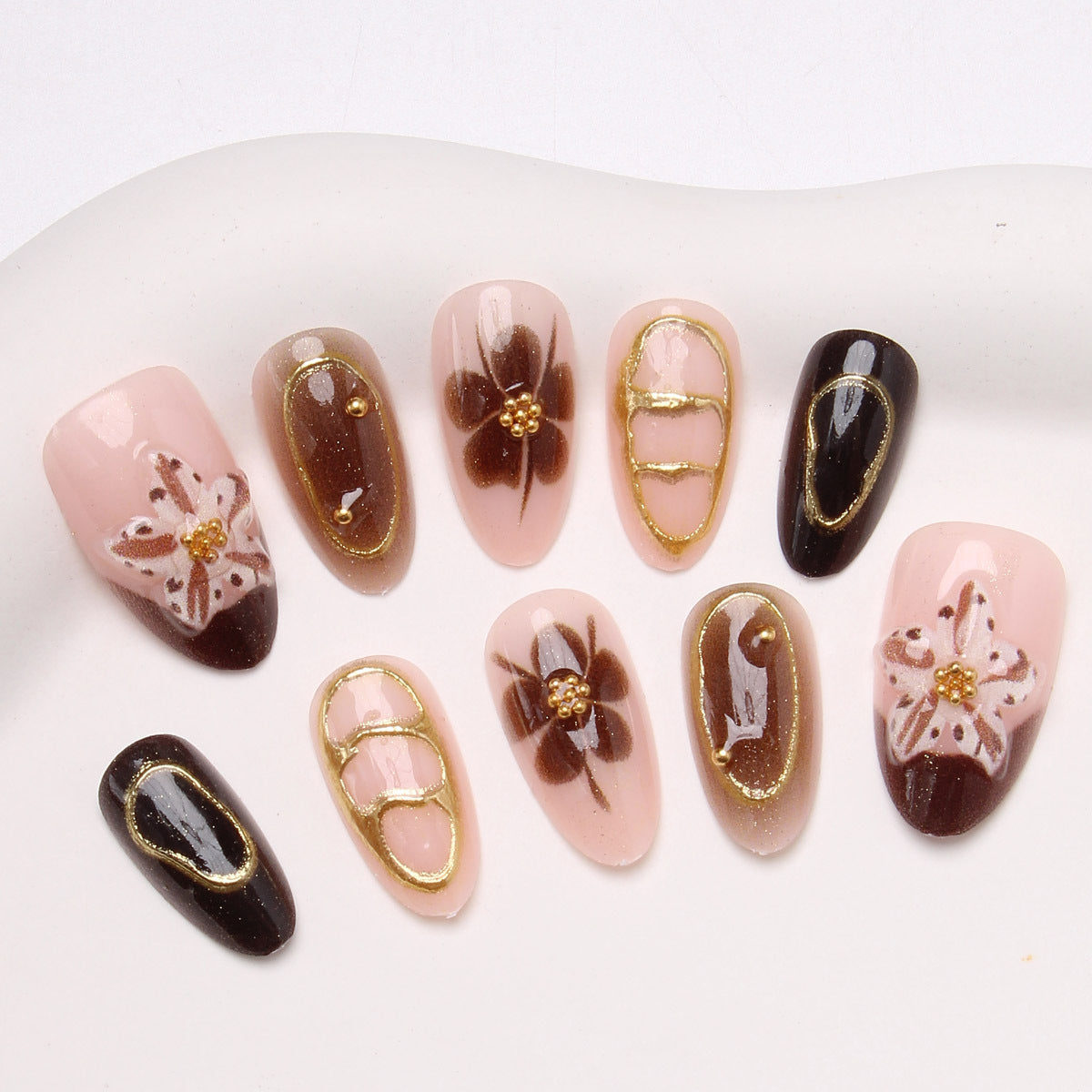 Künstlerisches Floral Nagelkunst Press-On Set Brehn