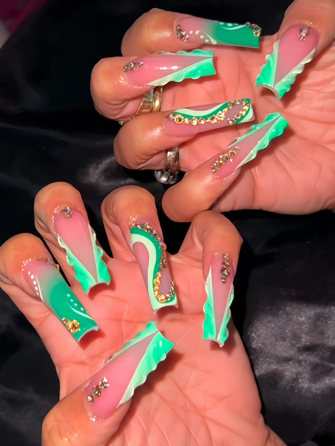 Dekorative lange Press-On-Nagelverlängerungen Brehn
