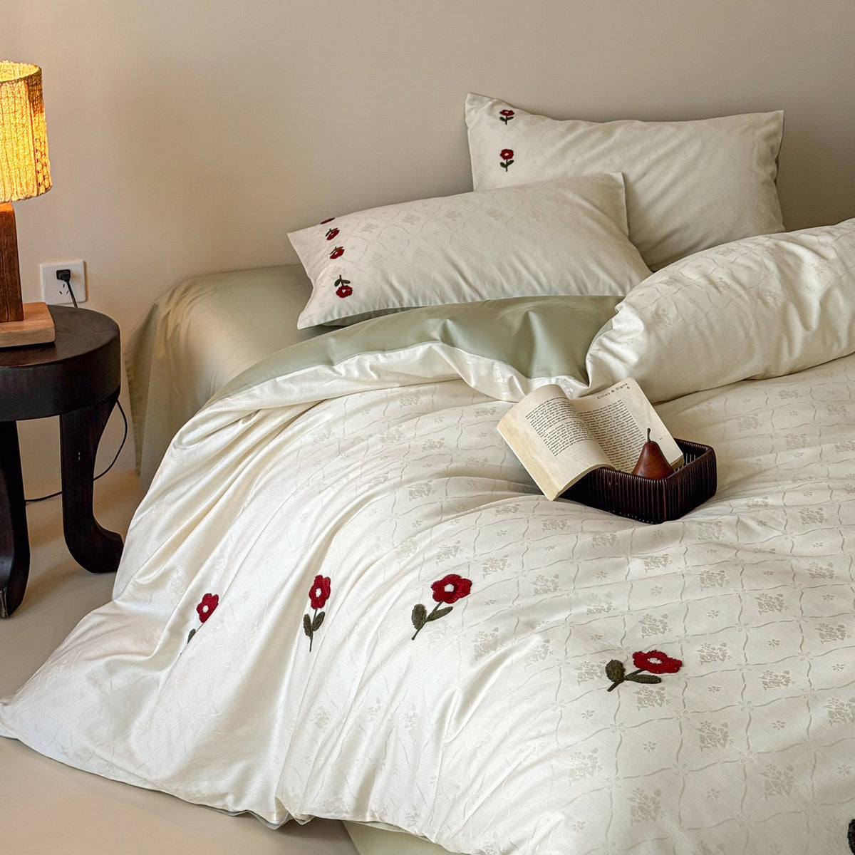Bestickte Mohn Jacquard Bettwäsche Set mit wendbarem Satingemüt