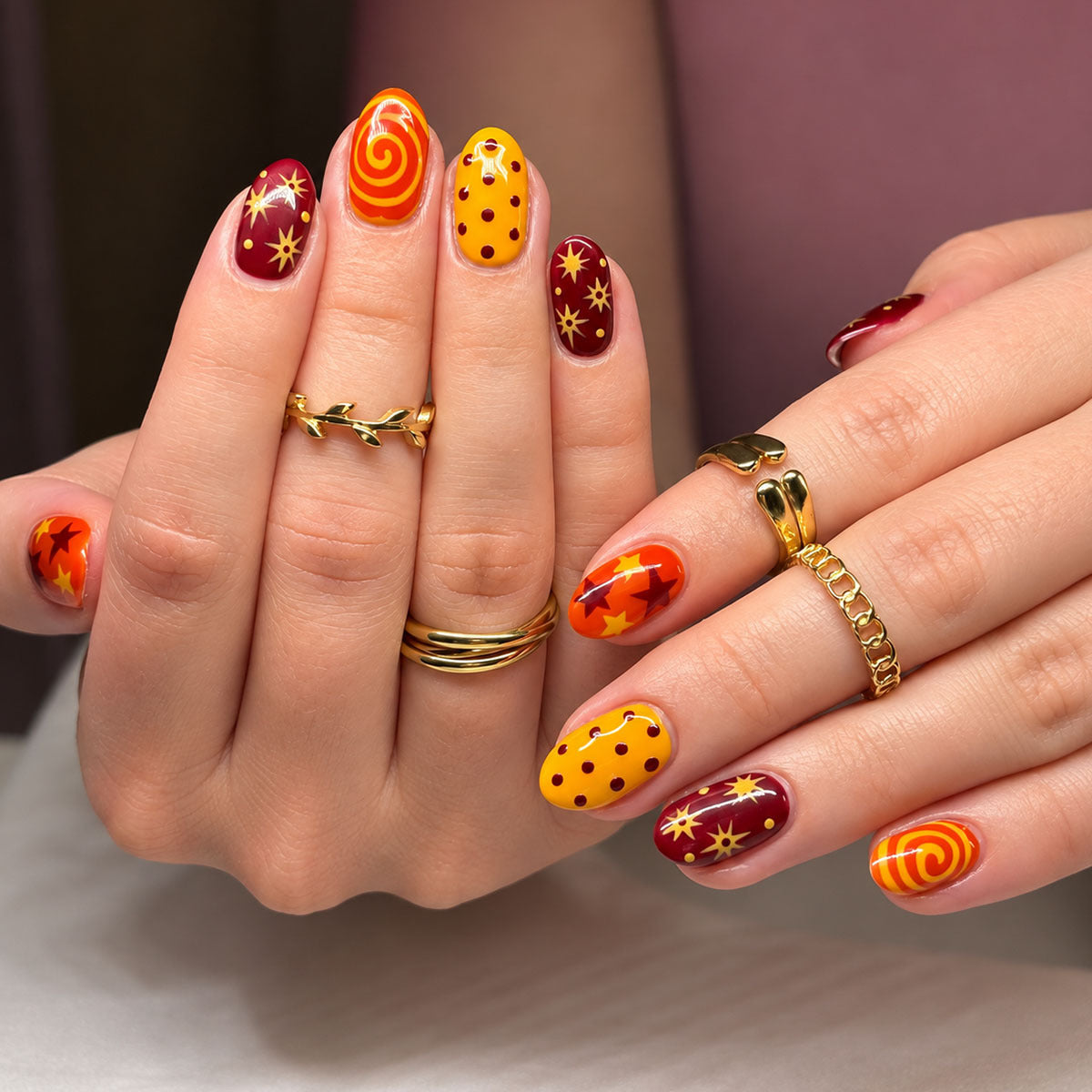Künstlerische Nagelkunst