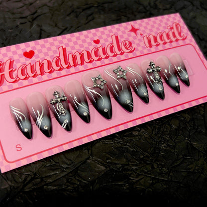 Kunstvolle Stiletto-Nägel mit elegantem Glitzer-Design Brehn