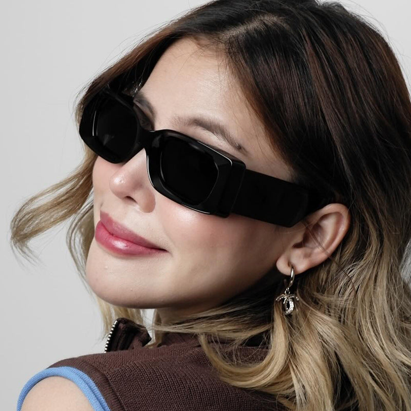 Damen modische quadratische Sonnenbrille mit transparentem Rahmen und schützendem UV-Filter Brehn