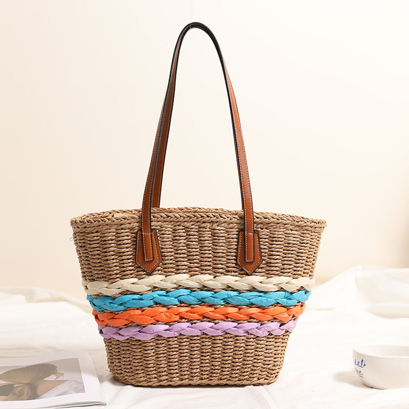 Kurvenreiche Basttasche mit Farbigen Flechtakzenten Brehn