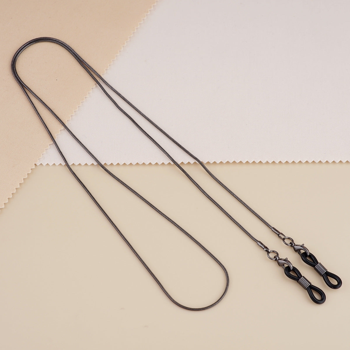 Sleek Metal Eyewear Kette Brehn