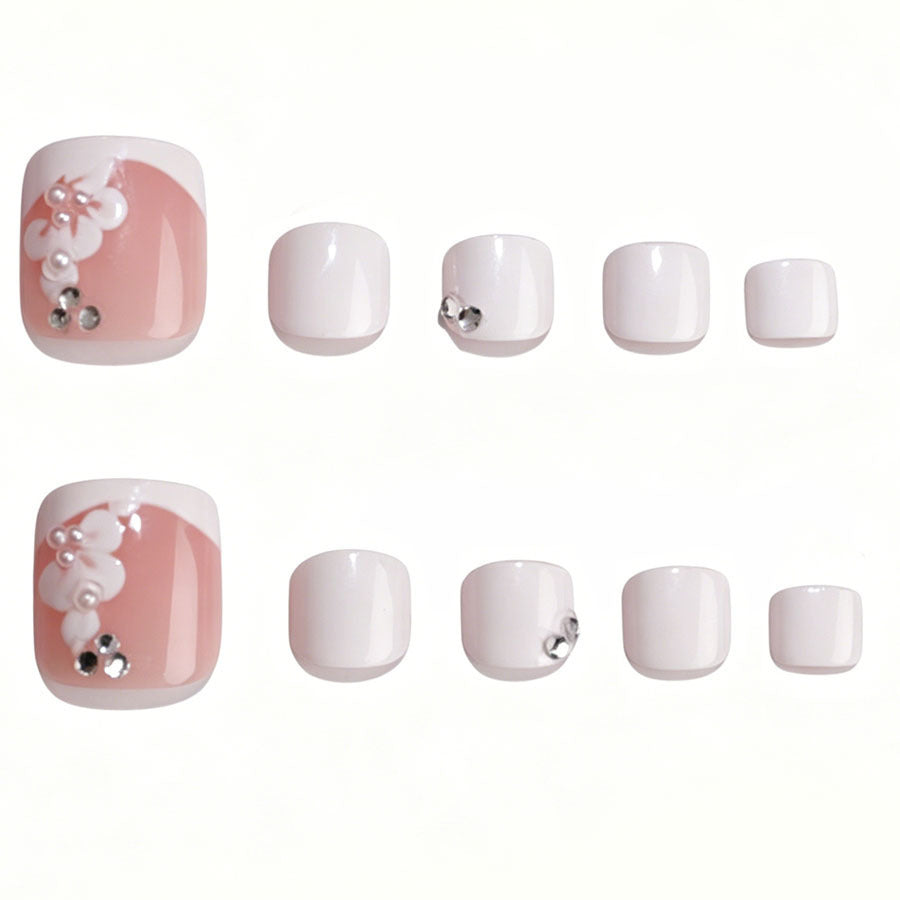 Kunstnagelset mit eleganten Blumen-Design und Glitzerakzenten Brehn
