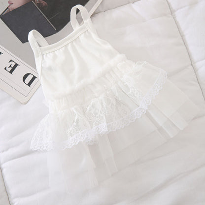 Säuglings-Tüllkleid mit Spitzenbesatz und Stufenärmelchen