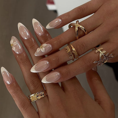 Kunstvolle Stiletto-Nägel mit elegantem Blumendesign Brehn