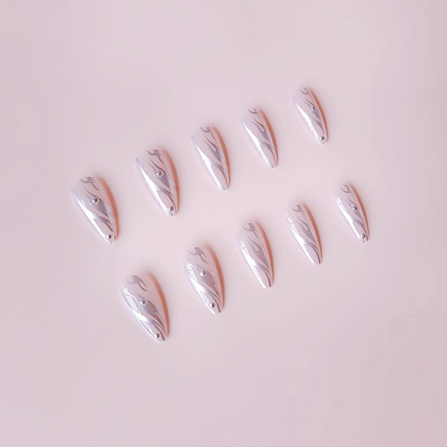 Kunstnagelset mit elegantem Wassertropfen-Design und 3D-Akzenten Brehn