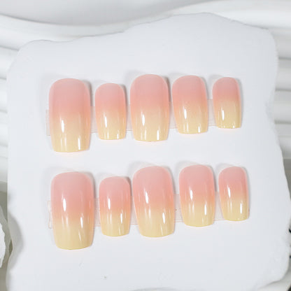Kunstnagelset mit luxuriösen Ombre-Effekten Brehn