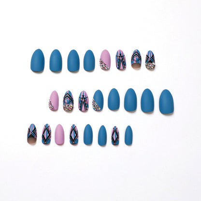Kunstvolle Stiletto-Nägel mit modernen geometrischen Designs und Strassverzierungen Brehn