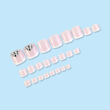 Fußnagelkunstset mit eleganten French-Spitzen und funkelnden Strassdetails Brehn