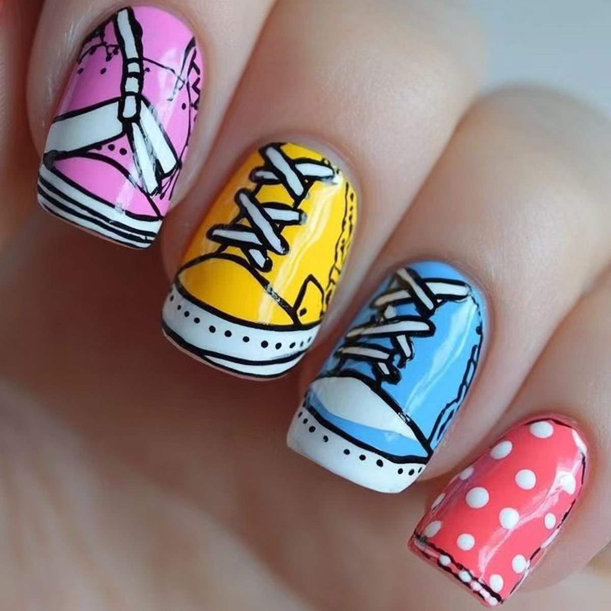 Kreative Sneaker Nageldesign Brehn