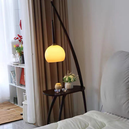 Moderne Stehlampe mit integriertem Beistelltisch