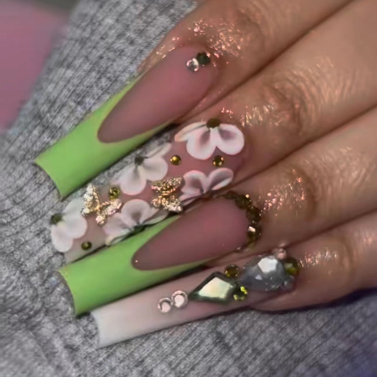 Blumengestützte Press-On Nail Art Brehn