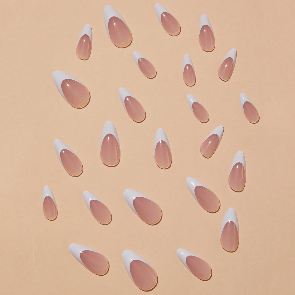 Kunstnagelset mit eleganten spitzen Formen Brehn