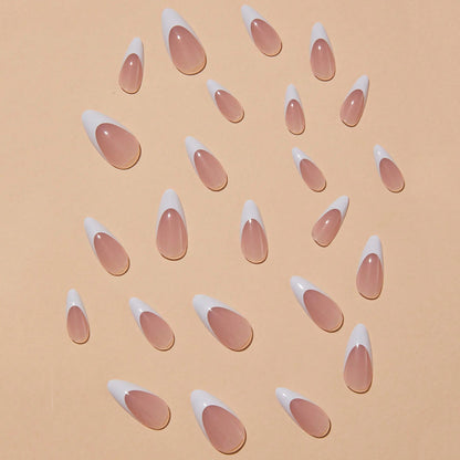 Kunstnagelset mit eleganten spitzen Formen Brehn