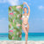 Strandtuch mit lebhaftem Flamingo-Muster und geometrischem Design Brehn