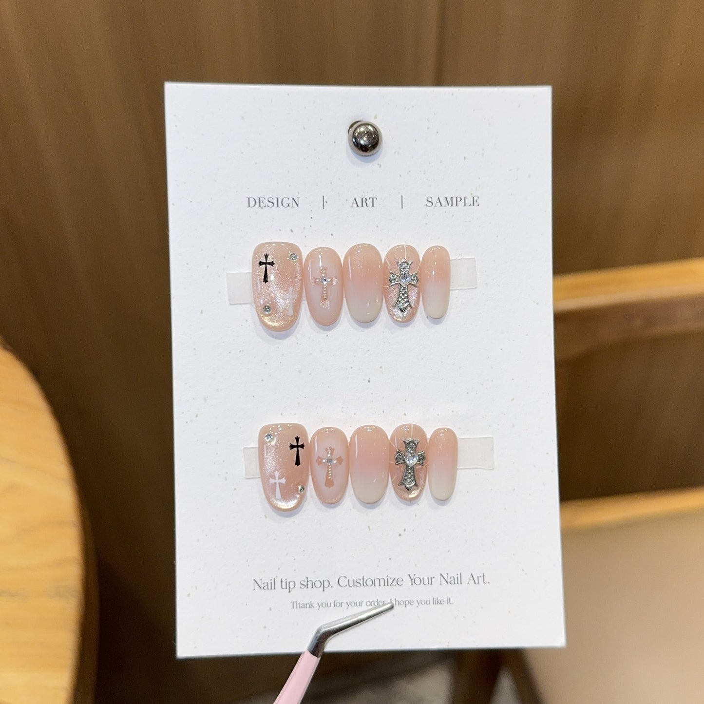 Künstliche Nagelspitzen mit Kreuzdesign Brehn