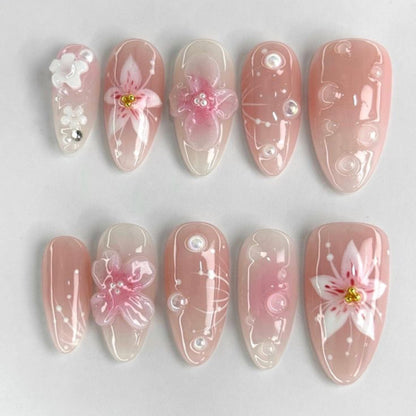 Kunstvolle und kreative Nagelverlängerungen mit floralen Akzenten Brehn