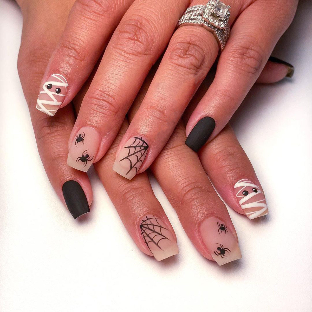 Halloween Kunstnagelset mit gruseligen Spinnen- und Mumienmotiven Brehn