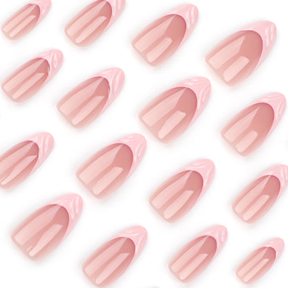 Nagelkunst im eleganten French-Tip Design Brehn