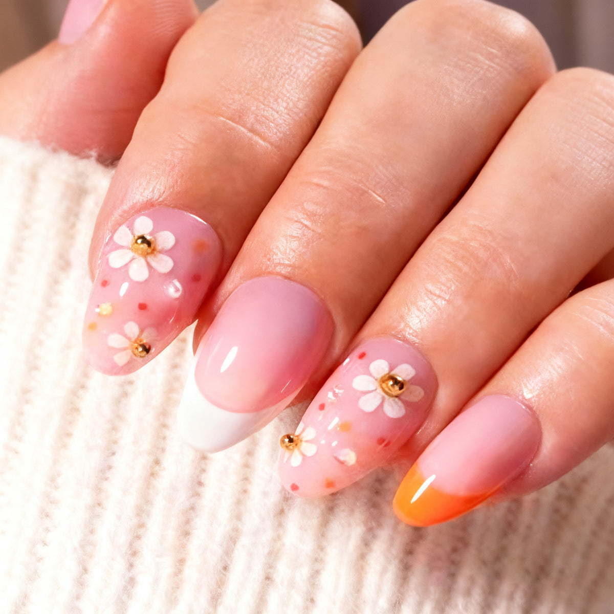Künstlerisches, mit Blumen verziertes Press-On Nagelset Brehn