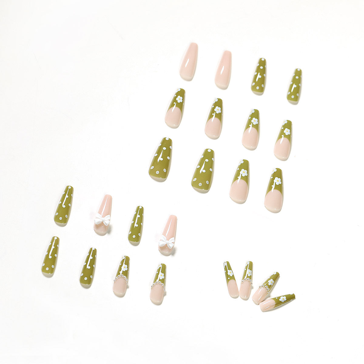 Kunstvolle Nagelverlängerungen mit zartem Blumendesign Brehn