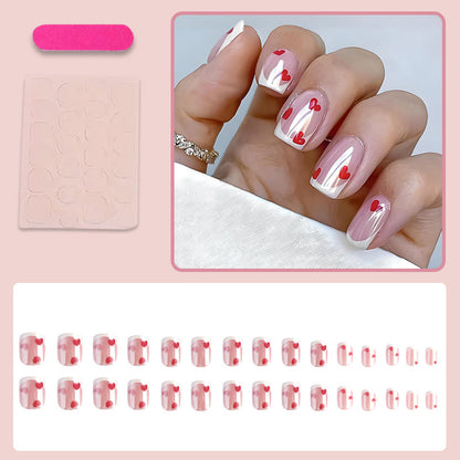 Kunstnagelset mit romantischen Herzen und eleganten French-Spitzen Brehn