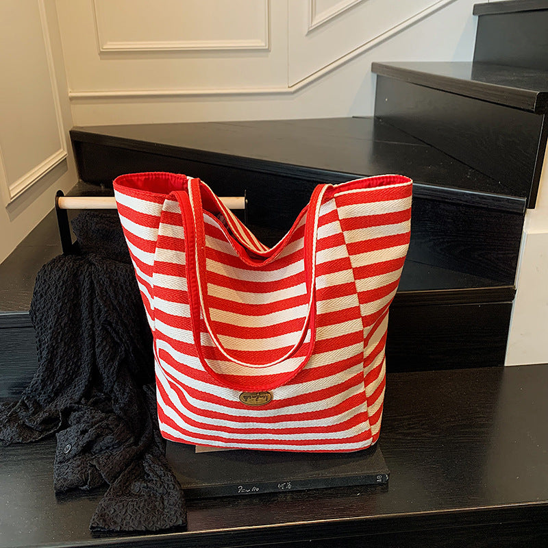 Lässige gestreifte Strandtasche Brehn