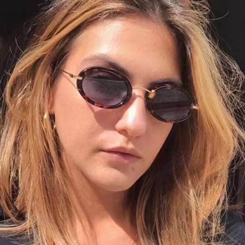 Damen modische Sonnenbrille im eleganten Ovaldesign Brehn