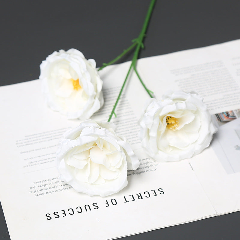 Elegante Seidenblume mit Stiel für die Wohnkultur dekorieren