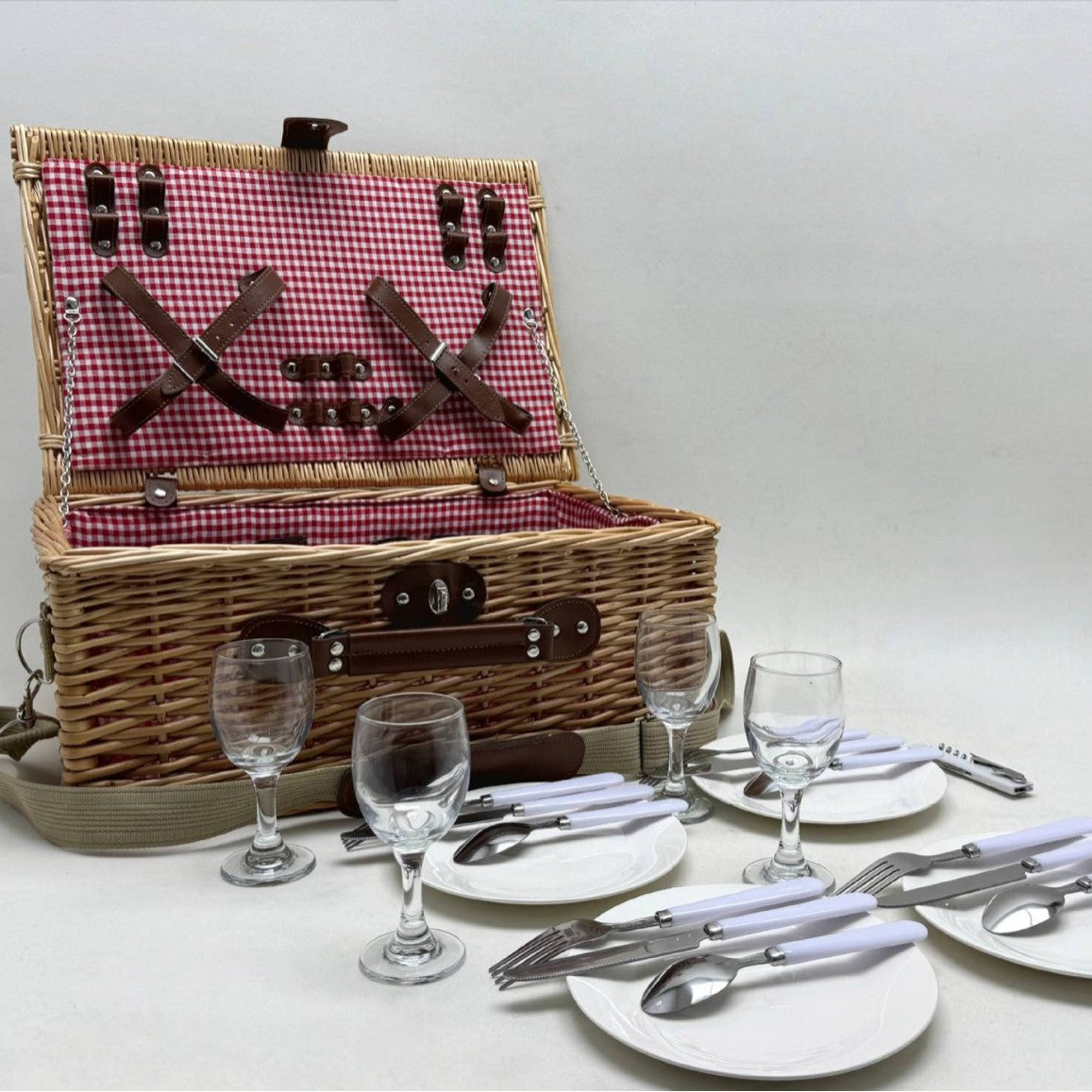 Damen Picknickkorb mit elegantem Geschirrset Brehn