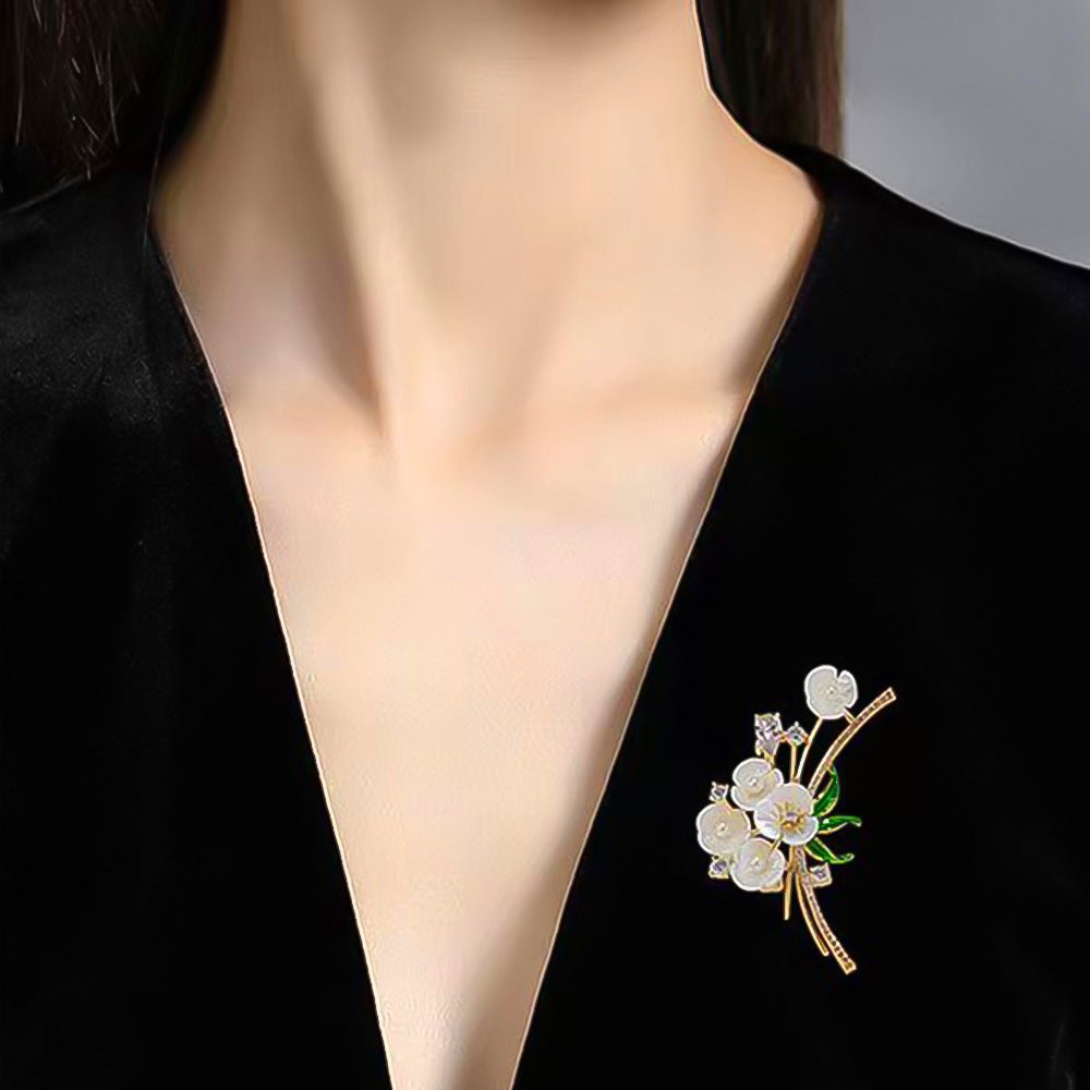 Exquisite Blumenbrosche Brehn
